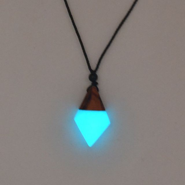 Fashion Arrow Necklace, Ancient Wood Resin Combined With Strength Energy Jewelry, Luminous Pendant Gift A203051 - Maple City Timepieces